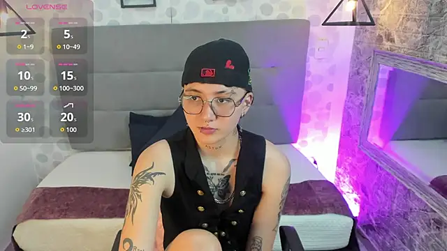emahills  axelrose online show from 10-18-25, 01:08