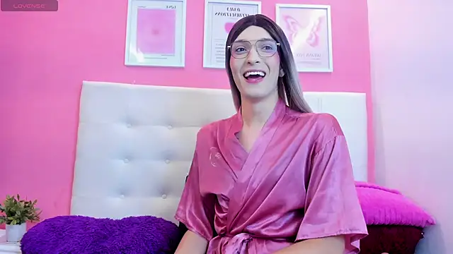 Macarena 05 online show from 10-20-25, 03:18