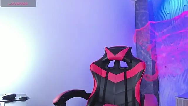 Snapshot of greiccy_20 chatting on 10-28-25, 04:16 greiccy 20 online show from 10-28-25, 04:16