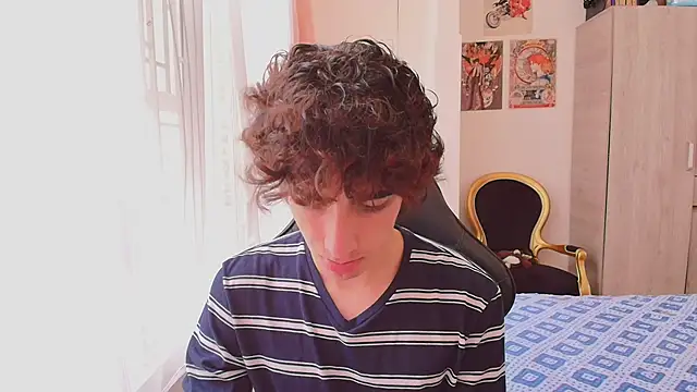 Nude Boy18 online show from 10-28-25, 05:26