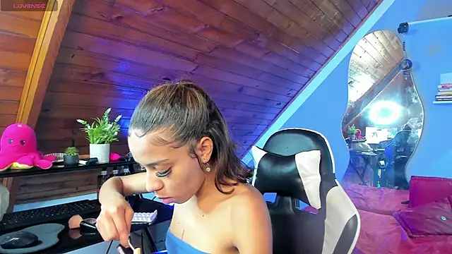 Snapshot of yumi_hanna chatting on 12-14-25, 03:34 yumi hanna online show from 12-14-25, 03:34