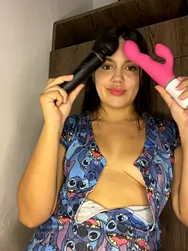 Snapshot of lunita_sweet5 chatting on 11-29-25, 05:43 lunita sweet5 online show from 11-29-25, 05:43