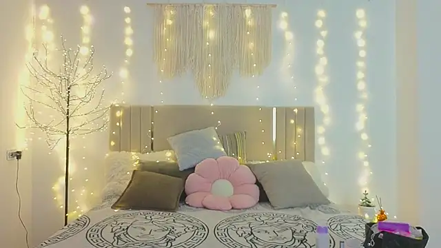 Little mia   online show from 12-17-25, 10:38