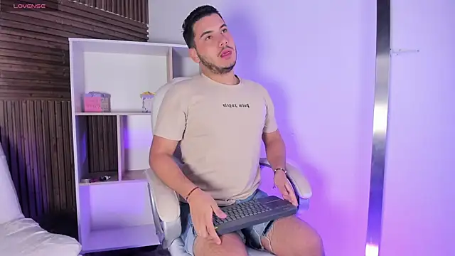 Axel grey  online show from 11-07-25, 12:16