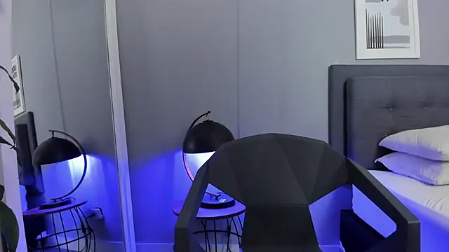 Tylerffoxx online show from 11-04-25, 08:08