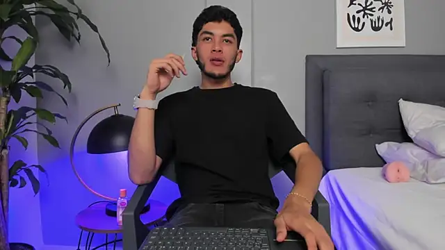 Tylerffoxx online show from 05-31-26, 08:43