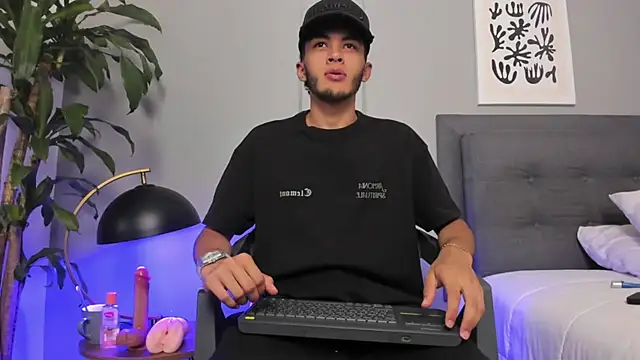 Tylerffoxx online show from 07-01-26, 09:36