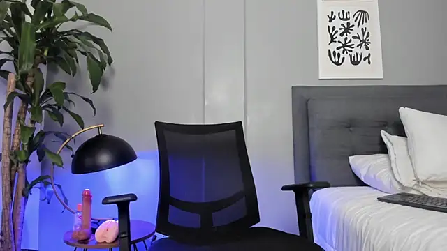 Tylerffoxx online show from 07-04-26, 10:49