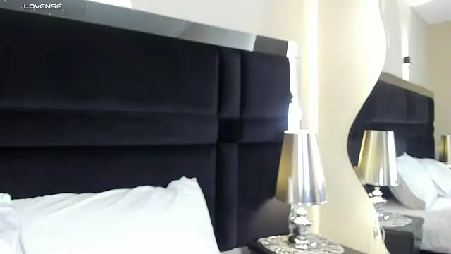 CarolineLee  online show from 07-08-26, 10:36