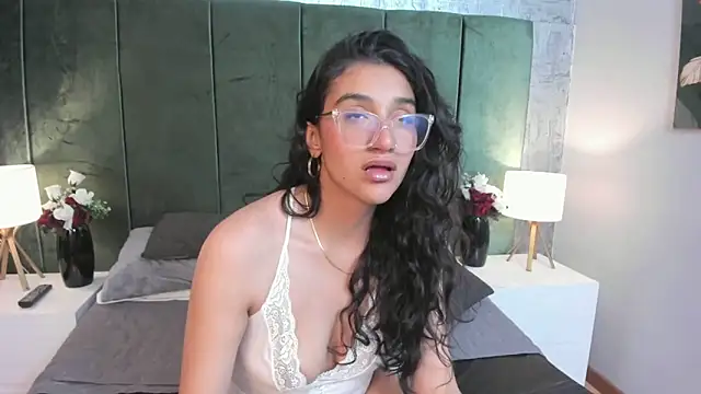 ValentiinaCruz online show from 09-12-25, 10:54