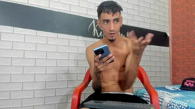 Snapshot of Sexvergon_26 chatting on 10-25-25, 08:36 Sexvergon 26 online show from 10-25-25, 08:36