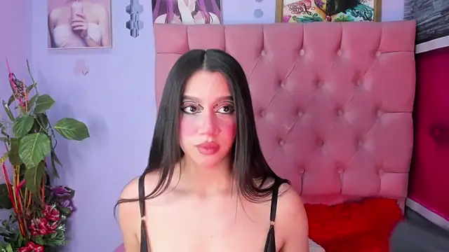 Snapshot of Megan_Luxe chatting on 10-21-25, 11:16 Megan Luxe online show from 10-21-25, 11:16