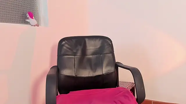 marie pourtoii online show from 10-13-25, 01:05