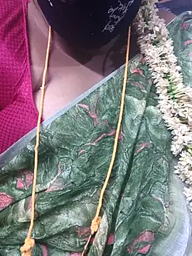 Snapshot of TAMIL_ELAKKIYA chatting on 09-19-25, 04:51 TAMIL ELAKKIYA online show from 09-19-25, 04:51