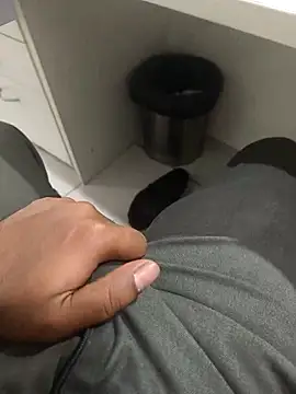 hotboy43339 online show from 02-17-26, 05:19