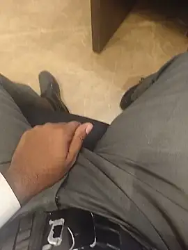 hotboy43339 online show from 06-12-26, 10:36