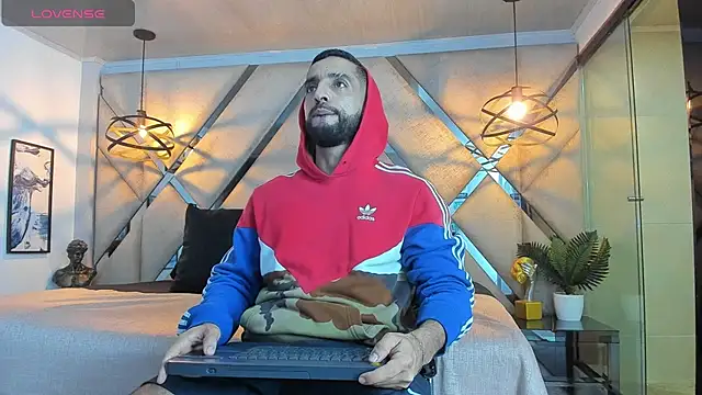 Yiyo10  online show from 04-23-26, 04:24