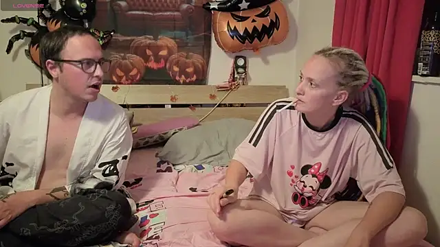 lisa yummi online show from 10-22-25, 09:14