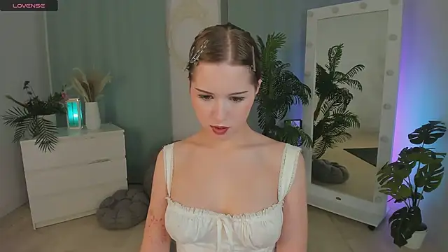 Snapshot of JanetMoor chatting on 11-28-25, 08:44 JanetMoor online show from 11-28-25, 08:44