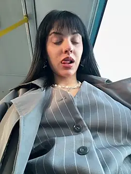 Only April online show from 09-10-25, 04:07