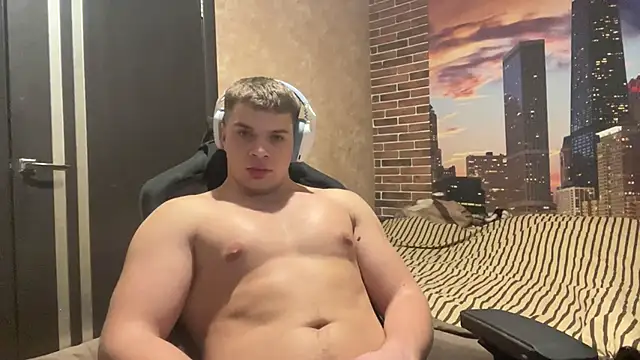 Snapshot of MusclePhantom chatting on 12-22-25, 09:45 MusclePhantom online show from 12-22-25, 09:45