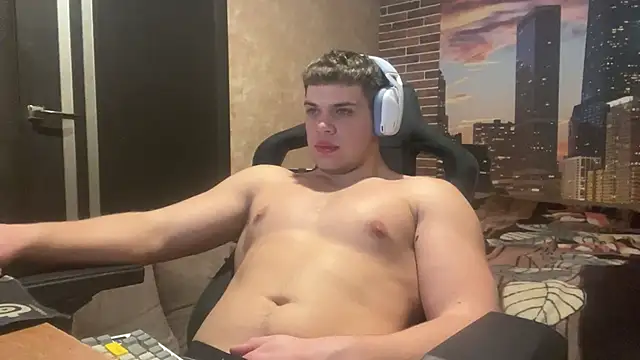 Snapshot of MusclePhantom chatting on 01-13-26, 09:53 MusclePhantom online show from 01-13-26, 09:53