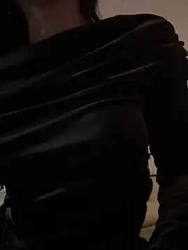 Snapshot of coeurdenuit chatting on 11-21-25, 06:56 coeurdenuit online show from 11-21-25, 06:56