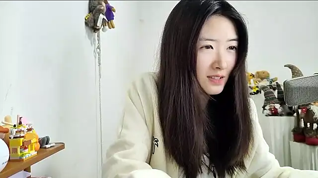 Snapshot of Moonlight-23 chatting on 12-14-25, 01:27 Moonlight-23 online show from 12-14-25, 01:27