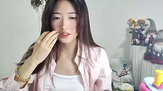 Snapshot of Moonlight-23 chatting on 01-10-26, 01:57 Moonlight-23 online show from 01-10-26, 01:57