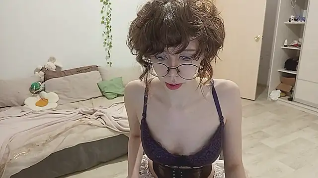 Snapshot of Shushencci chatting on 10-17-25, 12:01 Shushencci online show from 10-17-25, 12:01