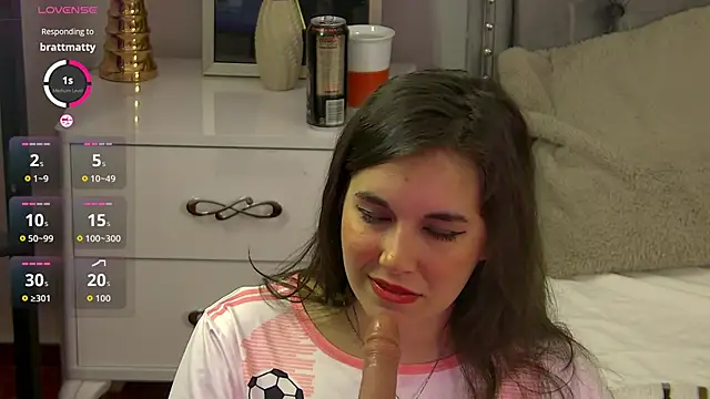 LolaButtie online show from 06-30-26, 06:36