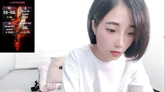 Snapshot of YIWA-2000 chatting on 05-18-26, 03:57 YIWA-2000 online show from 05-18-26, 03:57