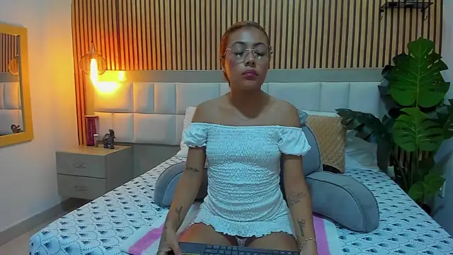 KattyBonnie online show from 10-21-25, 08:42