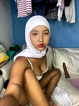 Snapshot of Firuze_Hatunn chatting on 10-16-25, 05:41 Firuze Hatunn online show from 10-16-25, 05:41