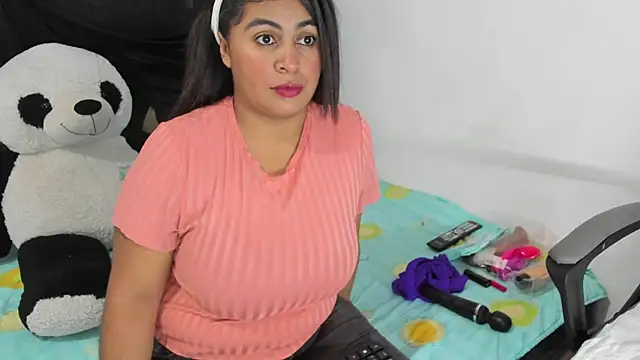 Snapshot of AndreaSweet2 chatting on 10-31-25, 02:40 AndreaSweet2 online show from 10-31-25, 02:40