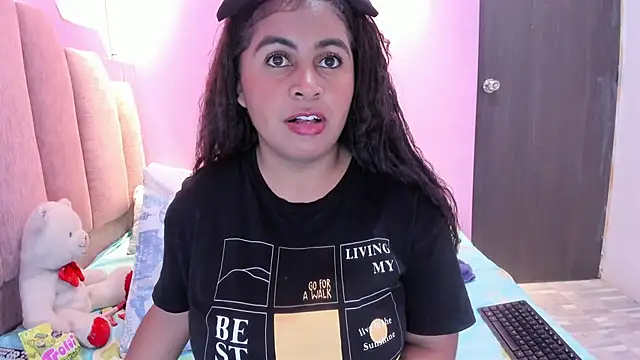 Snapshot of AndreaSweet2 chatting on 11-06-25, 07:59 AndreaSweet2 online show from 11-06-25, 07:59