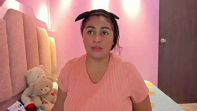 Snapshot of AndreaSweet2 chatting on 12-01-25, 08:03 AndreaSweet2 online show from 12-01-25, 08:03