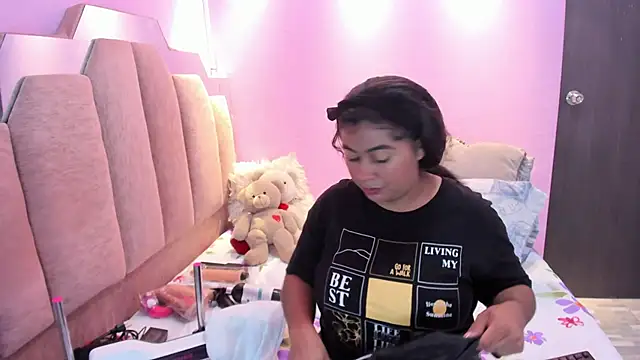 Snapshot of AndreaSweet2 chatting on 12-04-25, 07:33 AndreaSweet2 online show from 12-04-25, 07:33