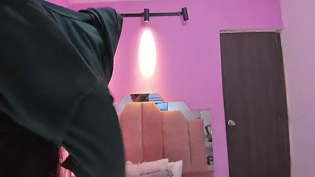 Snapshot of AndreaSweet2 chatting on 02-14-26, 07:54 AndreaSweet2 online show from 02-14-26, 07:54