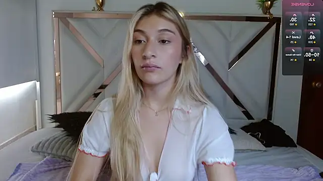 SophiaaLee online show from 11-17-25, 04:46