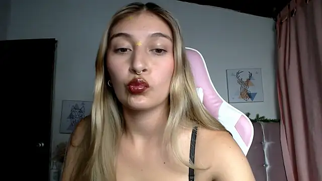 Snapshot of SophiaaLee chatting on 04-24-26, 12:13 SophiaaLee online show from 04-24-26, 12:13