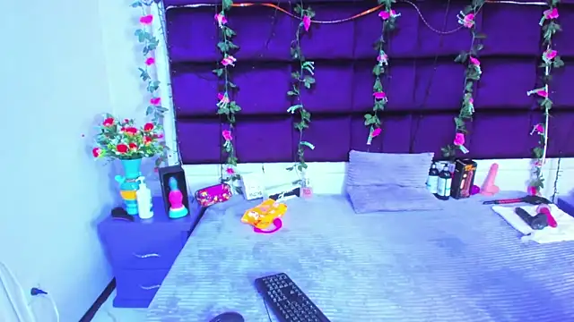 Nanis James online show from 05-24-26, 03:11