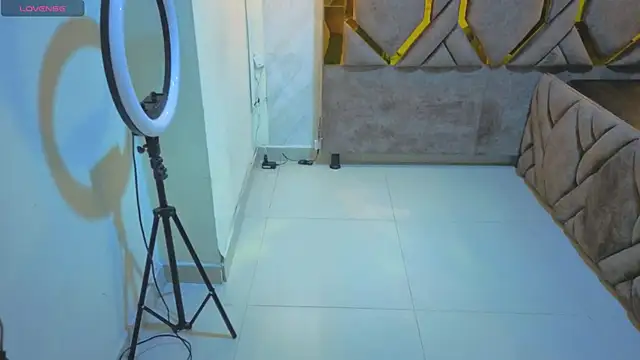 Snapshot of Dom_venena chatting on 12-16-25, 06:57 Dom venena online show from 12-16-25, 06:57