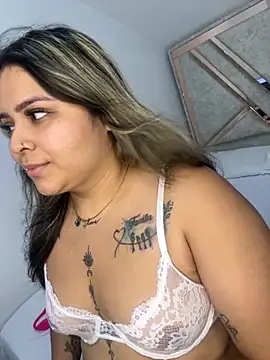 Snapshot of ashley-swift- chatting on 09-22-25, 08:55 ashley-swift- online show from 09-22-25, 08:55