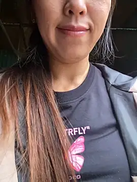 Snapshot of Huong-Ly chatting on 10-26-25, 06:19 Huong-Ly online show from 10-26-25, 06:19