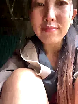 Snapshot of Huong-Ly chatting on 10-27-25, 08:40 Huong-Ly online show from 10-27-25, 08:40