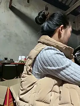 Snapshot of Huong-Ly chatting on 11-01-25, 02:46 Huong-Ly online show from 11-01-25, 02:46