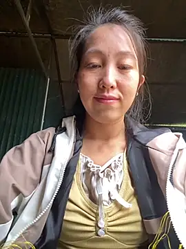 Snapshot of Huong-Ly chatting on 11-07-25, 01:49 Huong-Ly online show from 11-07-25, 01:49