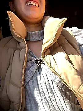 Snapshot of Huong-Ly chatting on 11-28-25, 01:41 Huong-Ly online show from 11-28-25, 01:41