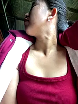 Snapshot of Huong-Ly chatting on 12-16-25, 03:00 Huong-Ly online show from 12-16-25, 03:00